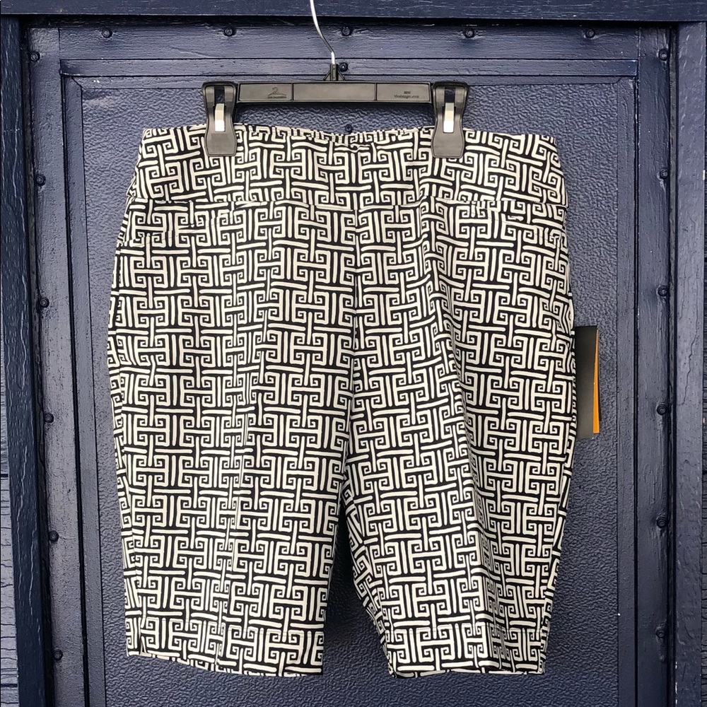 NWT IBKÜL GEO KEY PRINTED BLK/WHITE SHORT